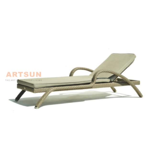 Lounge reclinável de vime à prova de intempéries para relaxamento à beira da piscina