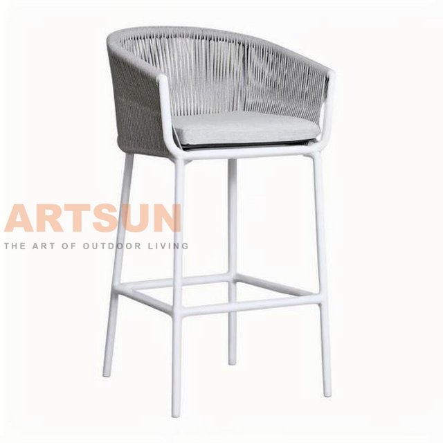 Cadeira de bar externa de luxo com corda tecida à mão e assento confortável