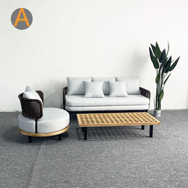 Novo sofá de jardim de vime de vime com almofada