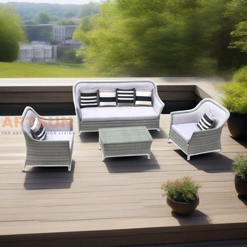 Conjunto de sofá de vime para lazer ao ar livre com almofadas e mesa de centro