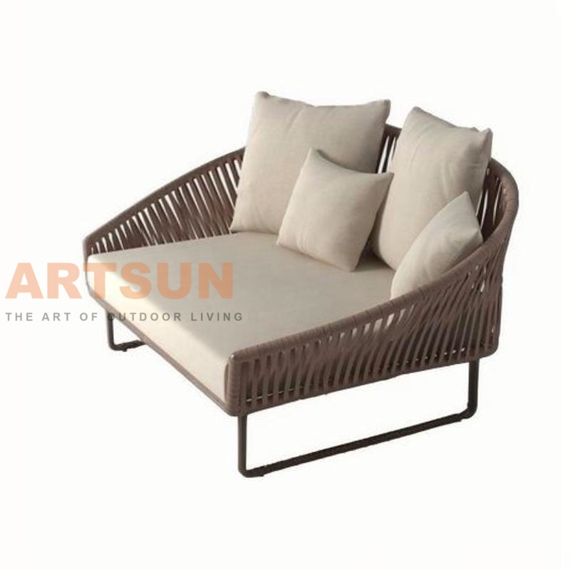 Loveseat exterior de corda moderno com base de alumínio e almofadas macias