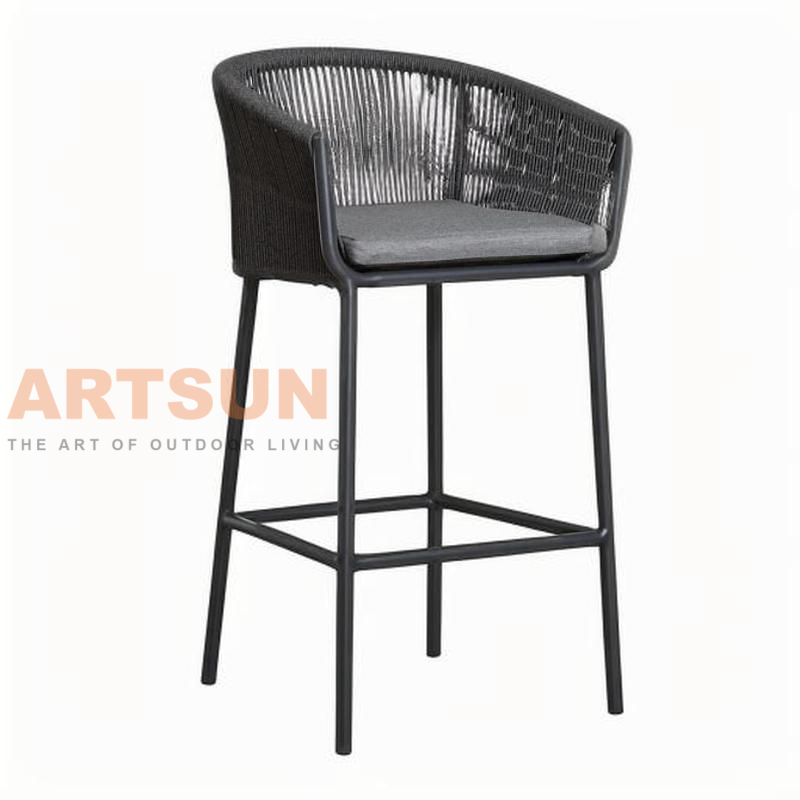 Cadeira de bar externa de luxo com corda tecida à mão e assento confortável