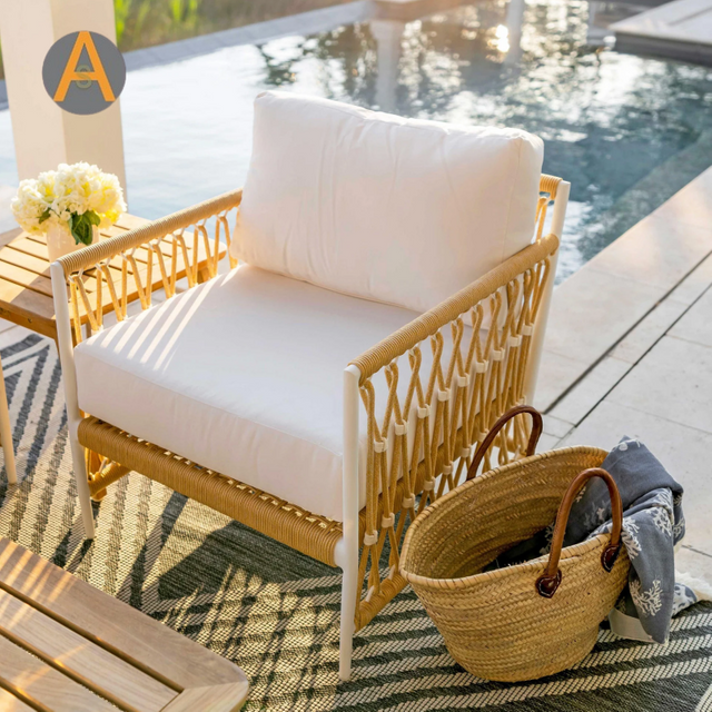 Cadeira moderna de lounge ao ar livre Boho com tecelagem e almofadas de corda para qualquer clima