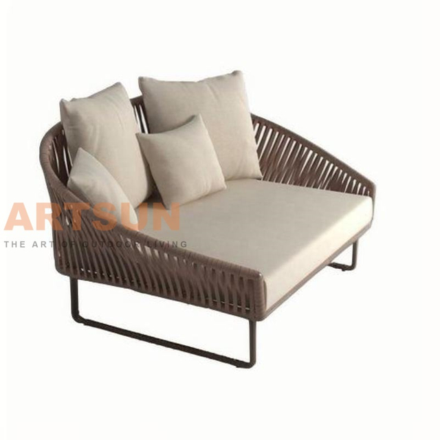 Loveseat exterior de corda moderno com base de alumínio e almofadas macias