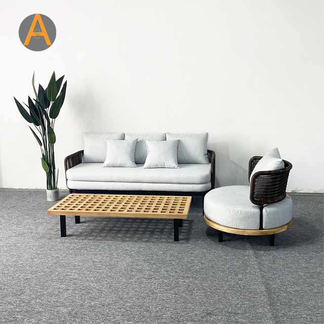 Novo sofá de jardim de vime de vime com almofada