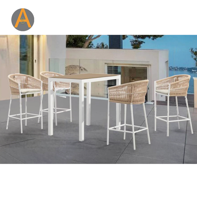 Conjunto de mesa de barra de varanda de corda mais favorável