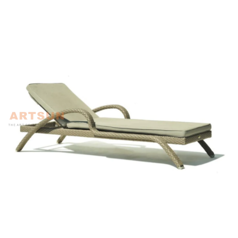 Lounge reclinável de vime à prova de intempéries para relaxamento à beira da piscina